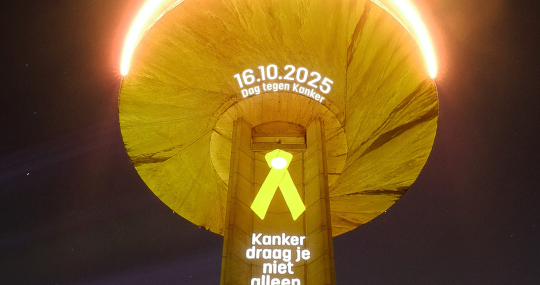 VRT-toren tijdens Dag tegen Kanker 2025